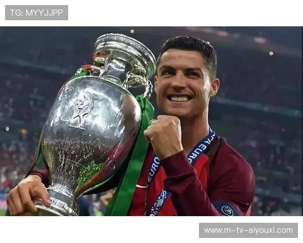 C罗新拍摄大片造型像电影反派